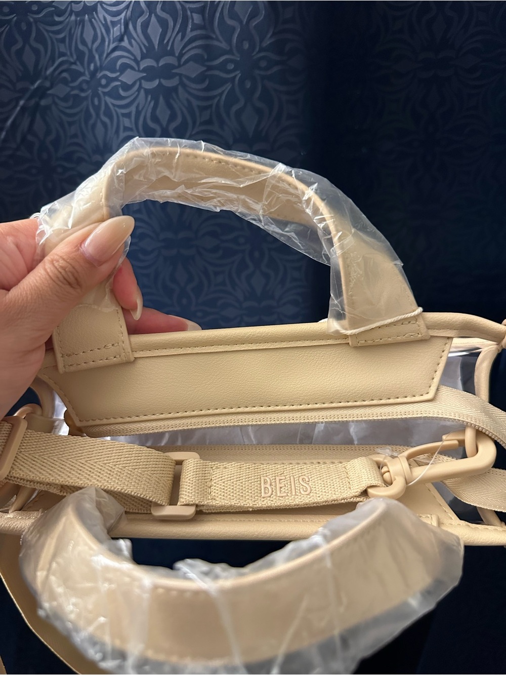 Béis - The Stadium Crossbody in Beige - Picture 5 of 8